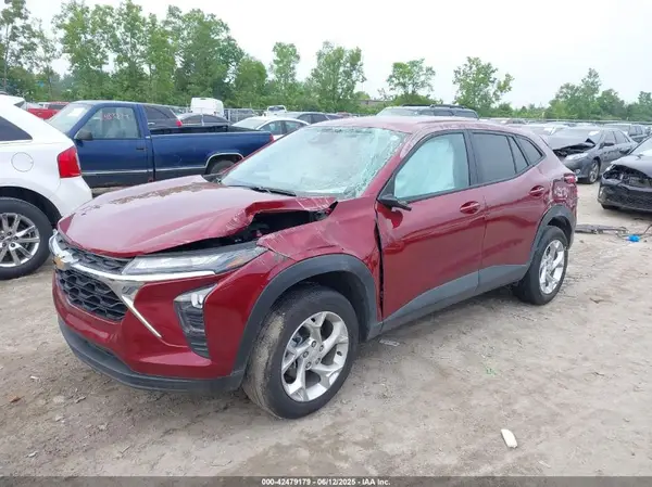 KL77LFEP6SC073726 2025 CHEVROLET TRAX - Image 2