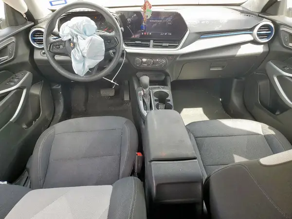 KL77LFEP6SC097735 2025 CHEVROLET TRAX - Image 8