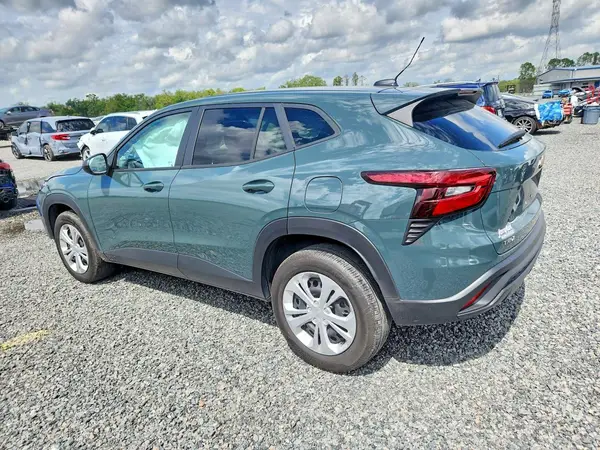 KL77LFEP6SC111360 2025 CHEVROLET TRAX - Image 2