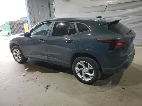 KL77LFEP6SC116946 2025 CHEVROLET TRAX - Image 2