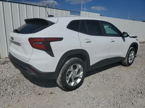 KL77LFEP6SC122679 2025 CHEVROLET TRAX - Image 2