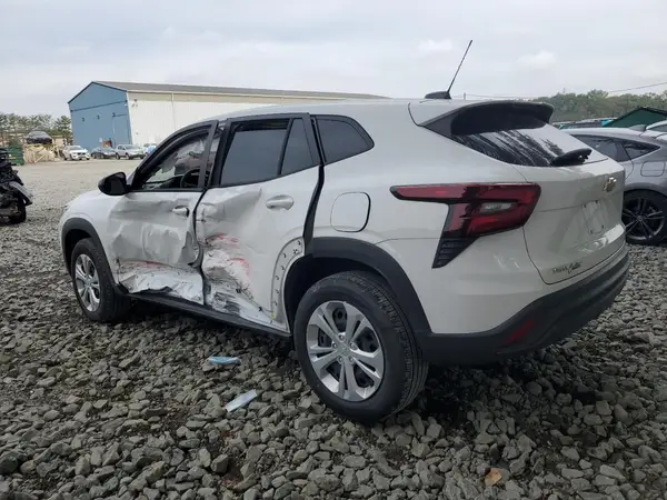 KL77LFEP6SC134928 2025 CHEVROLET TRAX - Image 2