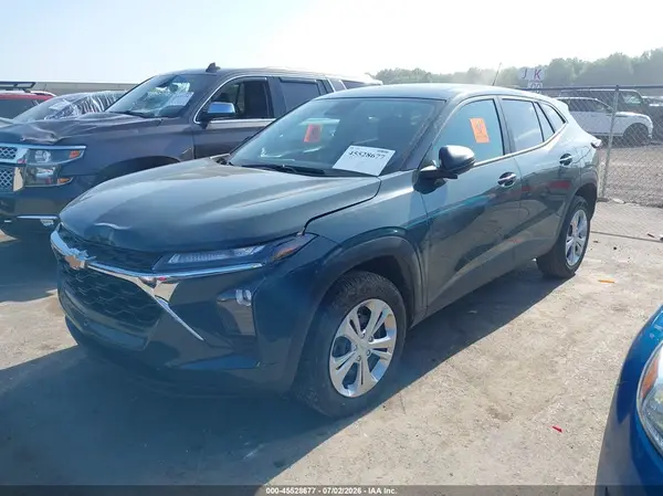 KL77LFEP6SC136467 2025 CHEVROLET TRAX - Image 2