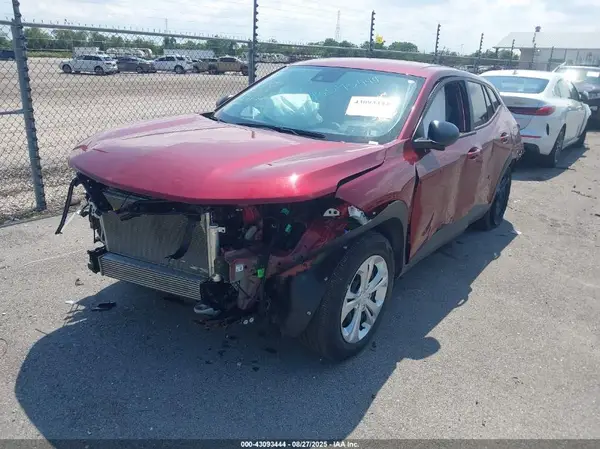 KL77LFEP6SC142902 2025 CHEVROLET TRAX - Image 2