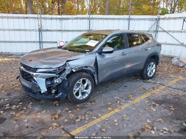 KL77LFEP6SC151020 2025 CHEVROLET TRAX - Image 2