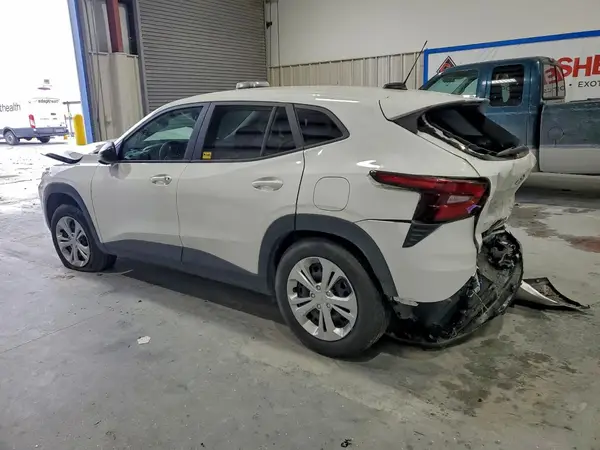 KL77LFEP6SC178718 2025 CHEVROLET TRAX - Image 2