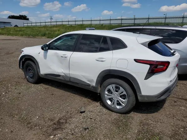 KL77LFEP6SC181151 2025 CHEVROLET TRAX - Image 2