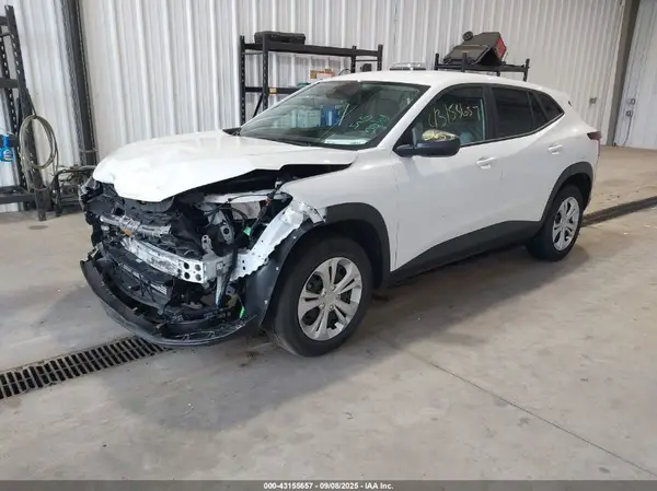 KL77LFEP6SC183899 2025 CHEVROLET TRAX - Image 2