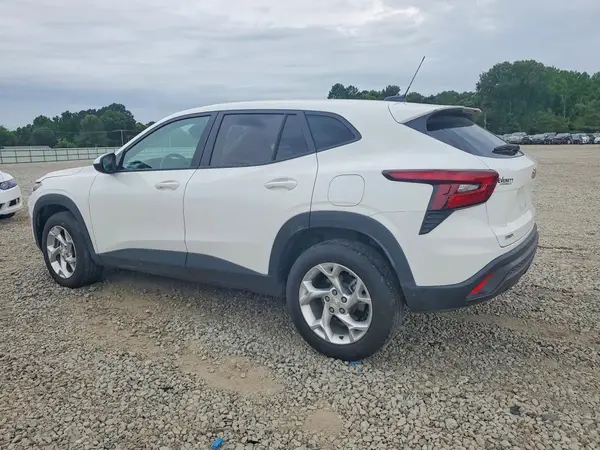 KL77LFEP6SC184048 2025 CHEVROLET TRAX - Image 2