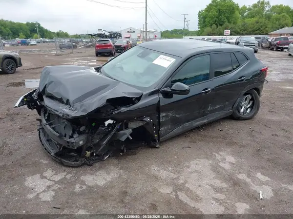 KL77LFEP6SC193252 2025 CHEVROLET TRAX - Image 2