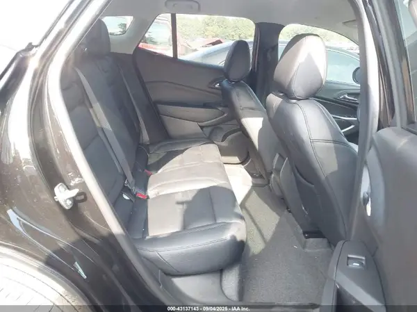 KL77LFEP6SC256804 2025 CHEVROLET TRAX - Image 8