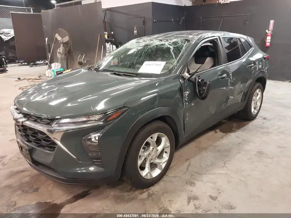 KL77LFEP6SC264272 2025 CHEVROLET TRAX - Image 2