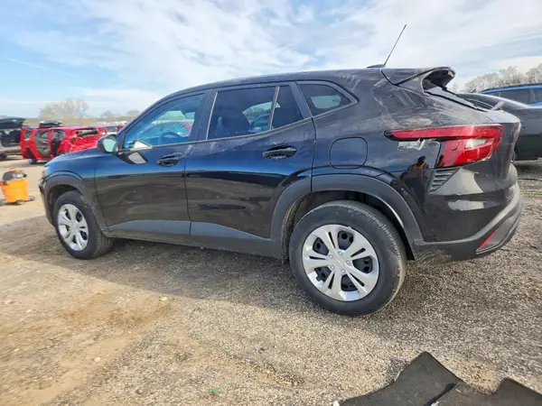 KL77LFEP6SC279158 2025 CHEVROLET TRAX - Image 2