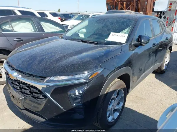 KL77LFEP6SC284392 2025 CHEVROLET TRAX - Image 2