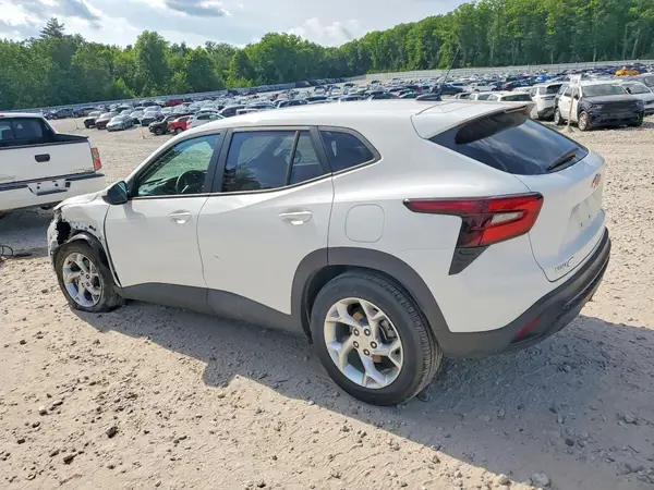 KL77LFEP6SC314247 2025 CHEVROLET TRAX - Image 2
