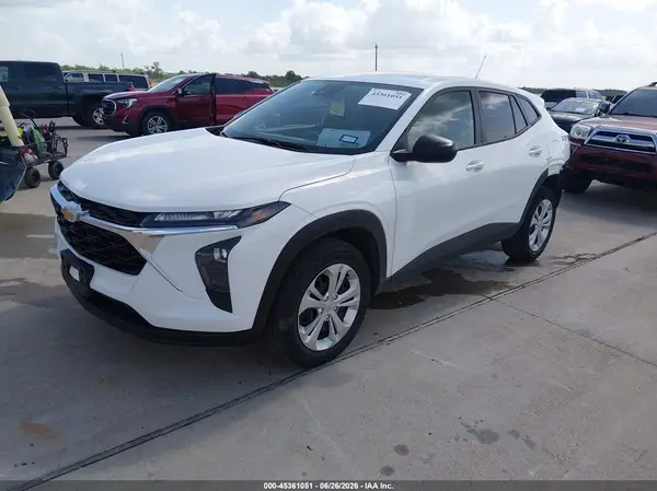 KL77LFEP6SC320324 2025 CHEVROLET TRAX - Image 2