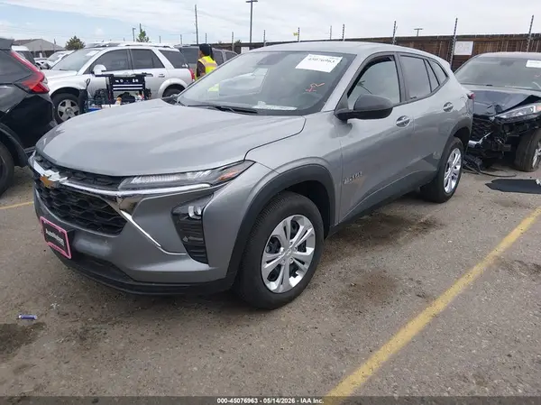 KL77LFEP6TC005461 2026 CHEVROLET TRAX - Image 2