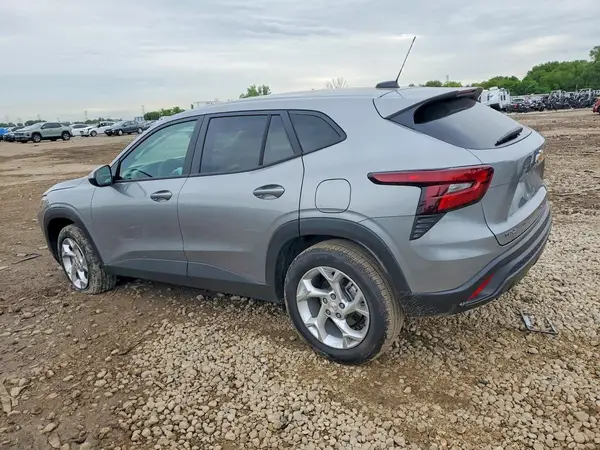 KL77LFEP6TC027301 2026 CHEVROLET TRAX - Image 2