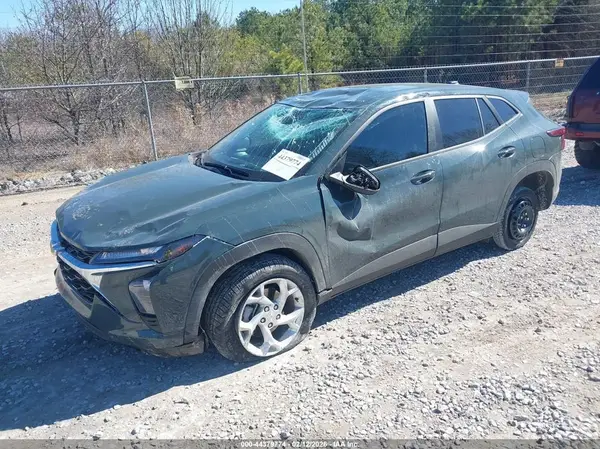 KL77LFEP6TC039058 2026 CHEVROLET TRAX - Image 2