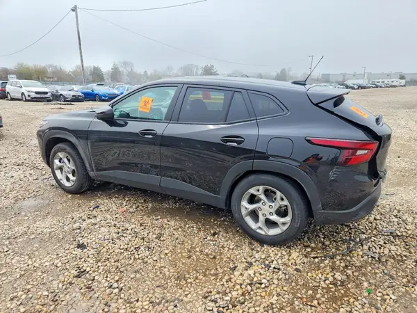KL77LFEP6TC071234 2026 CHEVROLET TRAX - Image 2