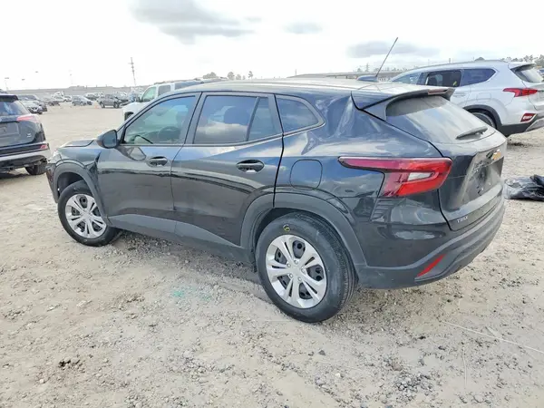 KL77LFEP7SC003233 2025 CHEVROLET TRAX - Image 2