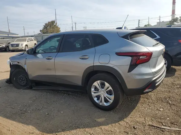 KL77LFEP7SC005645 2025 CHEVROLET TRAX - Image 2