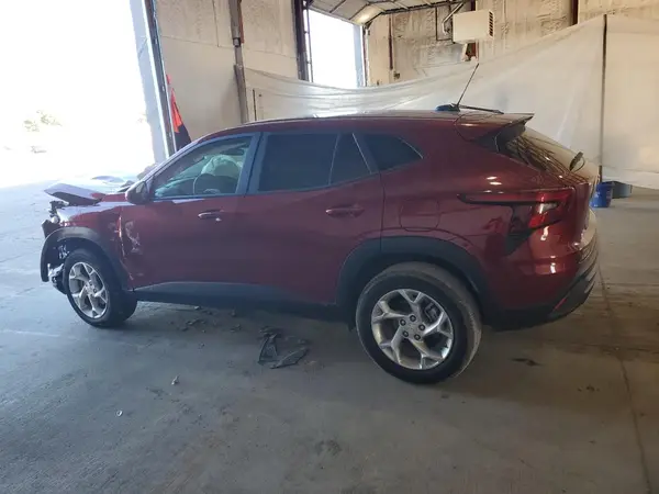KL77LFEP7SC016824 2025 CHEVROLET TRAX - Image 2