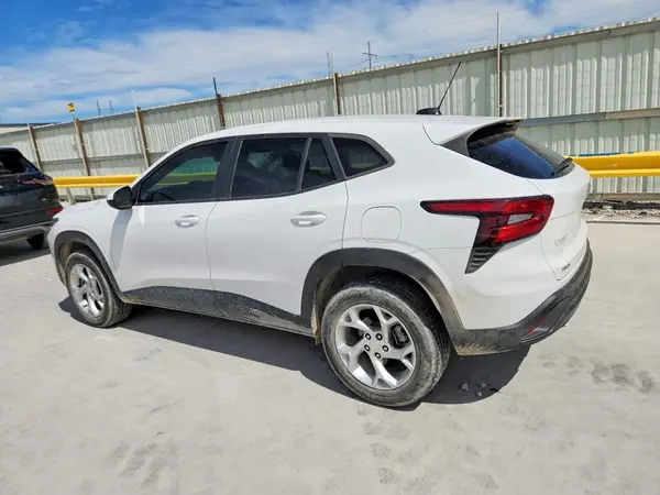KL77LFEP7SC019707 2025 CHEVROLET TRAX - Image 2