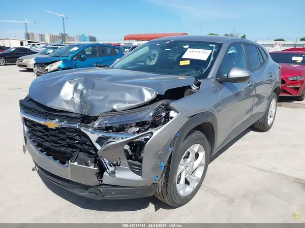 KL77LFEP7SC023188 2025 CHEVROLET TRAX - Image 2