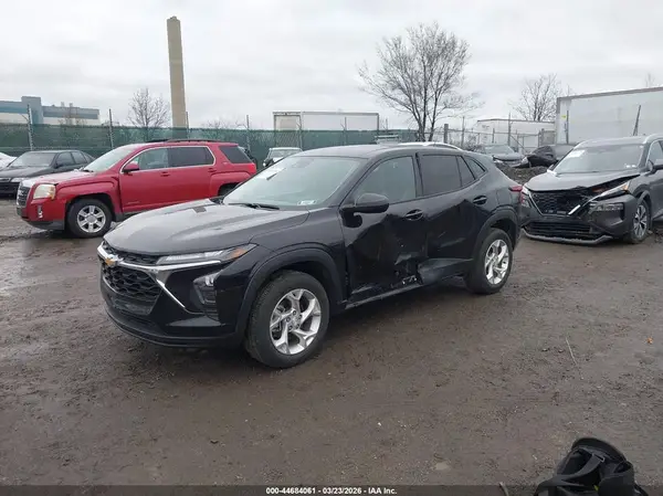 KL77LFEP7SC051329 2025 CHEVROLET TRAX - Image 2