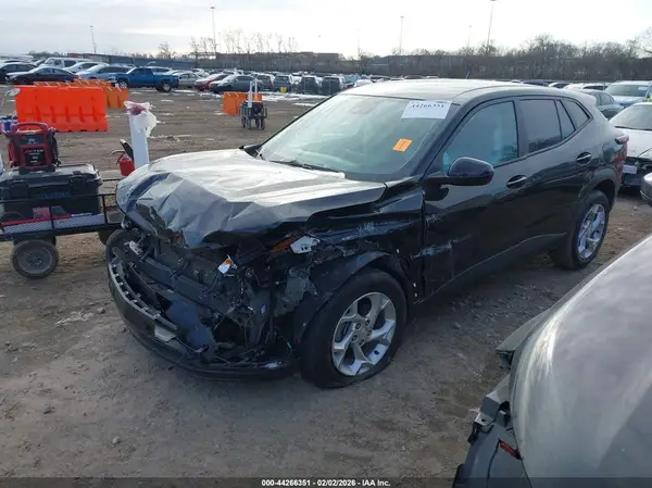 KL77LFEP7SC058443 2025 CHEVROLET TRAX - Image 2