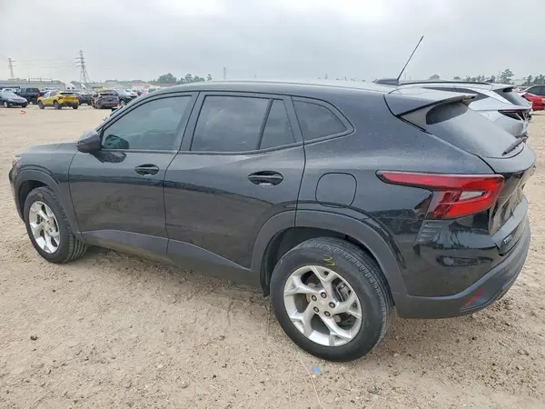 KL77LFEP7SC064226 2025 CHEVROLET TRAX - Image 2