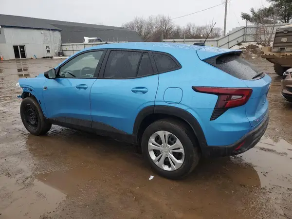 KL77LFEP7SC118253 2025 CHEVROLET TRAX - Image 2