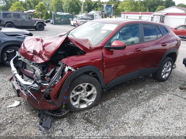 KL77LFEP7SC127034 2025 CHEVROLET TRAX - Image 2