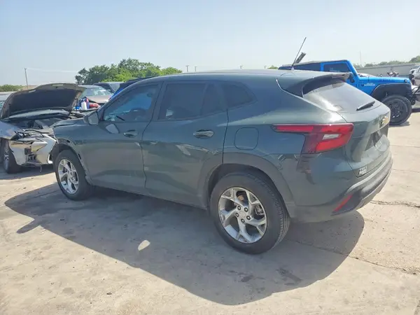 KL77LFEP7SC164312 2025 CHEVROLET TRAX - Image 2