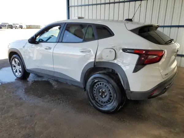 KL77LFEP7SC180249 2025 CHEVROLET TRAX - Image 2