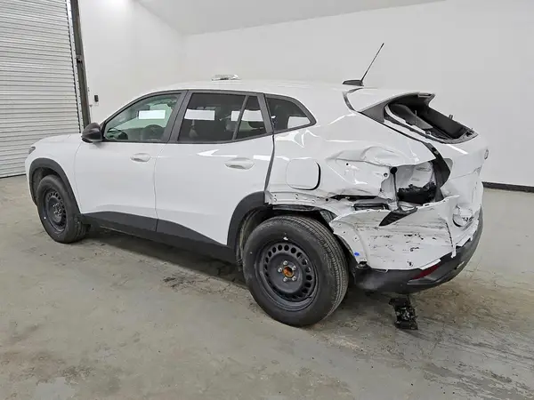 KL77LFEP7SC205490 2025 CHEVROLET TRAX - Image 2
