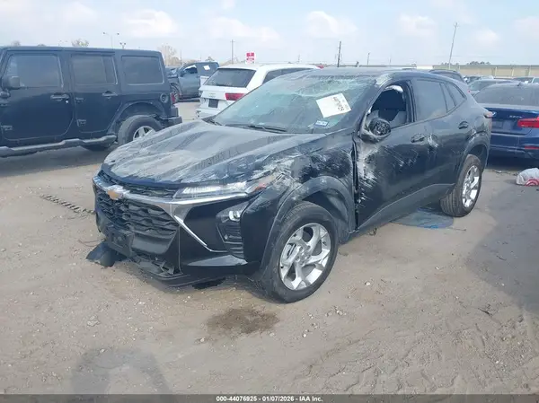 KL77LFEP7SC299225 2025 CHEVROLET TRAX - Image 2