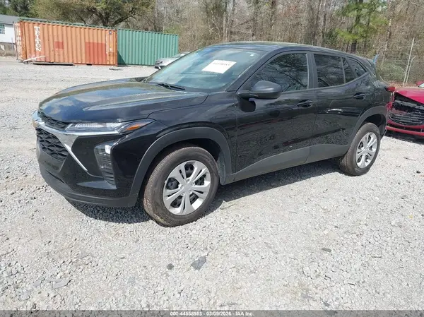 KL77LFEP7SC328450 2025 CHEVROLET TRAX - Image 2