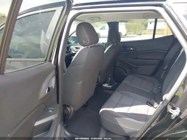 KL77LFEP7SC328450 2025 CHEVROLET TRAX - Image 8