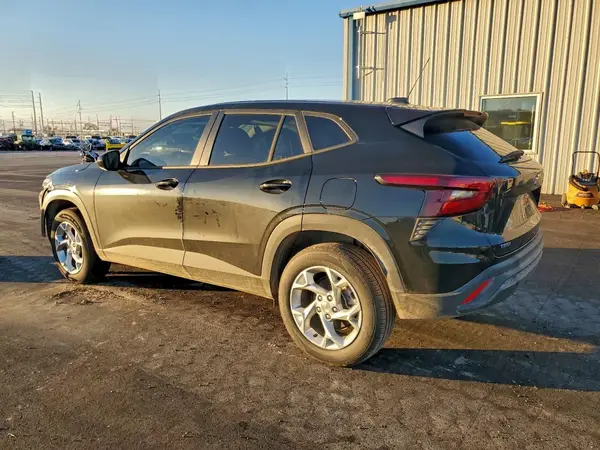 KL77LFEP7SC343160 2025 CHEVROLET TRAX - Image 2