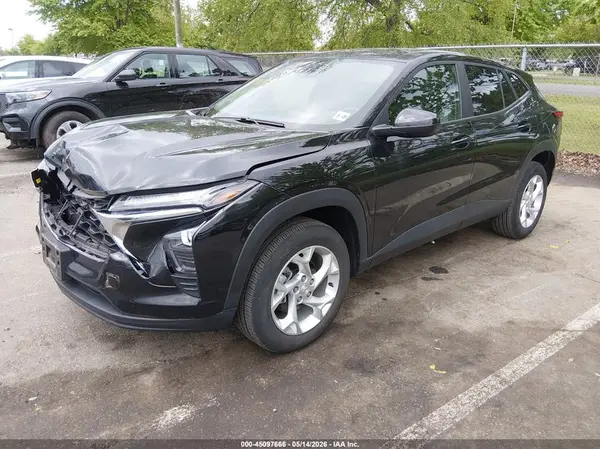 KL77LFEP8SC000633 2025 CHEVROLET TRAX - Image 2