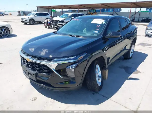 KL77LFEP8SC020459 2025 CHEVROLET TRAX - Image 2