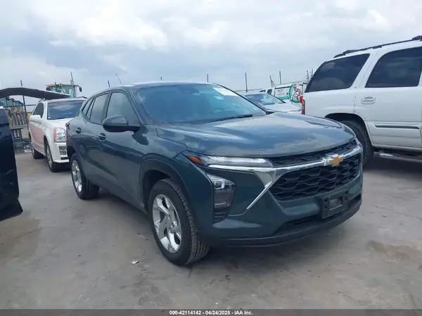 KL77LFEP8SC046494 2025 CHEVROLET TRAX - Image 1