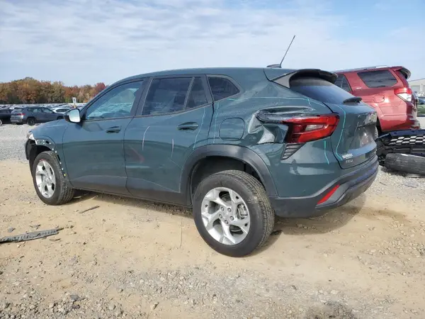 KL77LFEP8SC066650 2025 CHEVROLET TRAX - Image 2