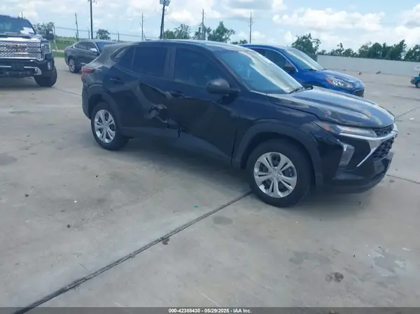 KL77LFEP8SC078815 2025 CHEVROLET TRAX - Image 1