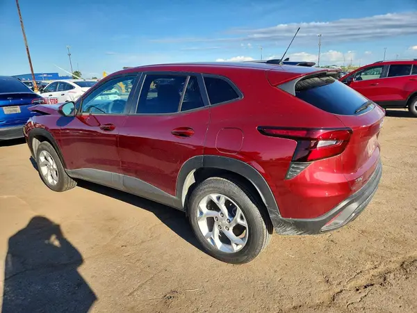 KL77LFEP8SC089779 2025 CHEVROLET TRAX - Image 2