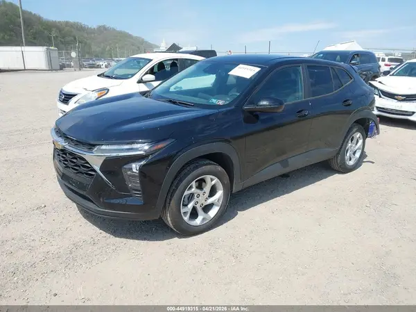 KL77LFEP8SC097199 2025 CHEVROLET TRAX - Image 2
