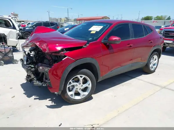 KL77LFEP8SC100277 2025 CHEVROLET TRAX - Image 2