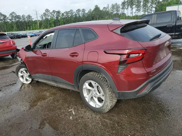 KL77LFEP8SC107536 2025 CHEVROLET TRAX - Image 2